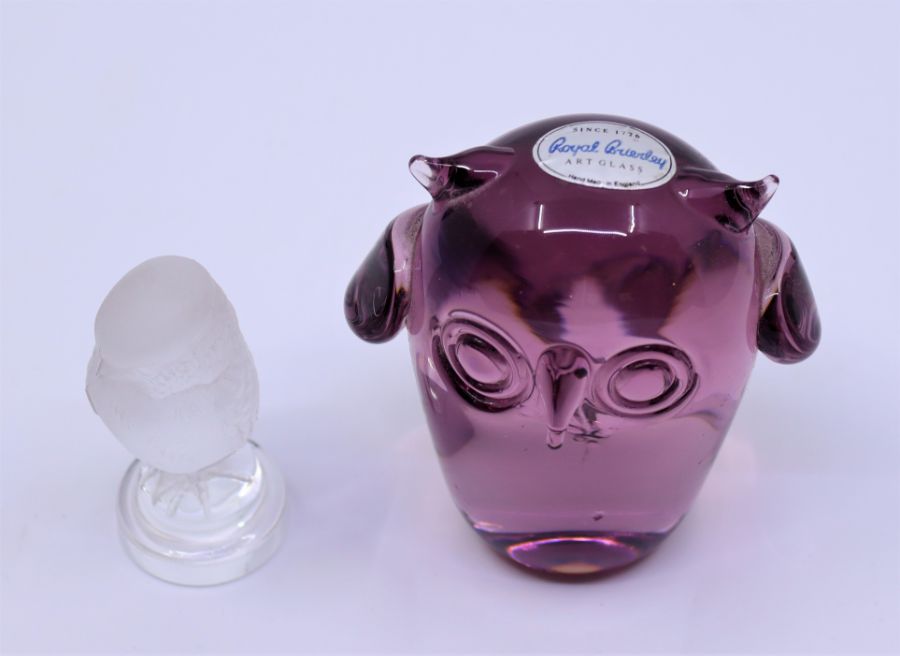 A 20th cent  glass owl and a lalique seal - Image 2 of 2