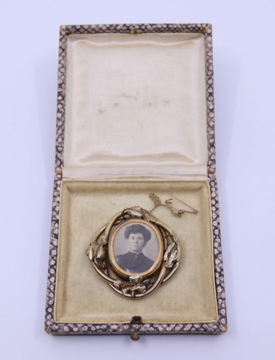 A gold brooch. boxed