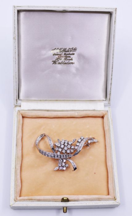 An 18ct white gold diamond asymmetric thistle brooch,15g