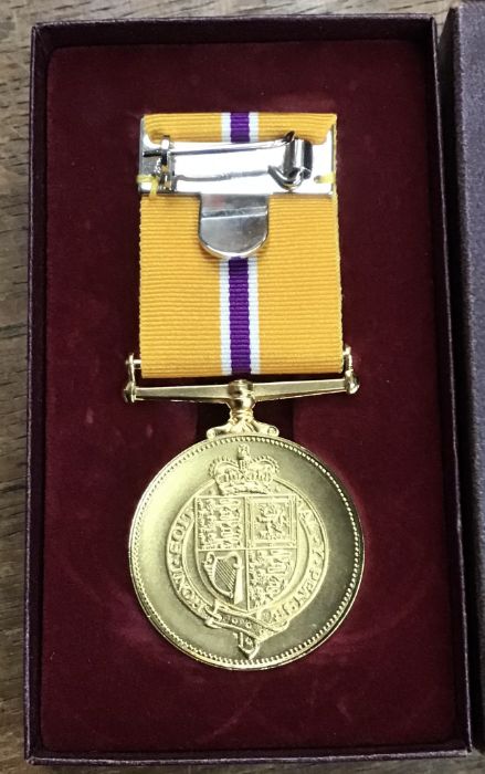 Queens golden jubilee medal in Original Case. - Image 3 of 3