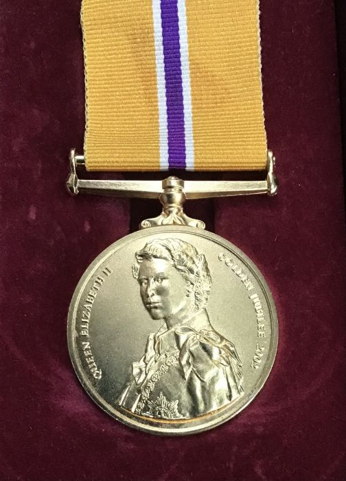 Queens golden jubilee medal in Original Case. - Image 2 of 3