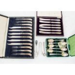 A set of six Victorian Old English Pattern teaspoons, Sheffield, 1899, cased together with set of