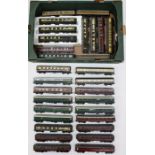 OO Gauge: A collection of various unboxed OO Gauge model railway coaches to include Pullman and