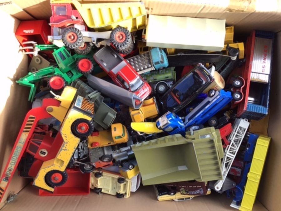 Diecast: A collection of assorted vintage playworn vehicles, approximately 100 to include Corgi,