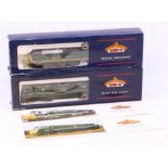 Bachmann: A boxed Bachmann OO Gauge, Class 42 Warship Diesel D832 'Onslaught' BR Green, 32-051;