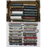 OO Gauge: A collection of various unboxed OO Gauge model railway coaches to include Pullman and