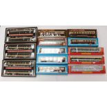 OO Gauge: A collection of assorted boxed OO Gauge to include: Hornby R4102, R4103A; Airfix 54203-