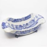 Early 19th Century Stilton bowl, blue and white willow pattern on lions feet