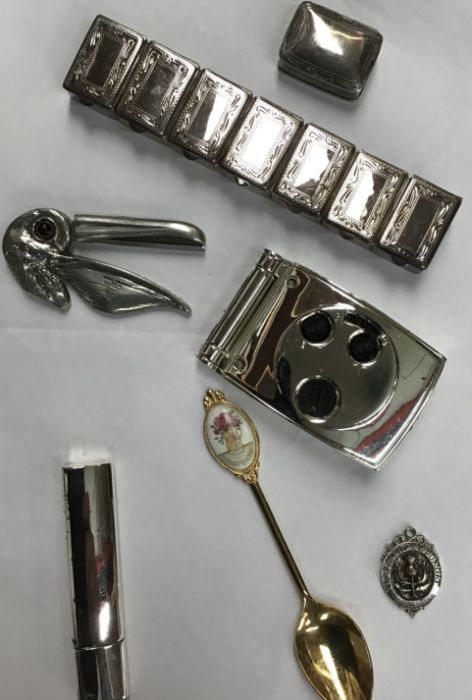 A small collection of white metal to include: 925 silver pill box, stamped; Royal Senagar Peligan - Image 2 of 6