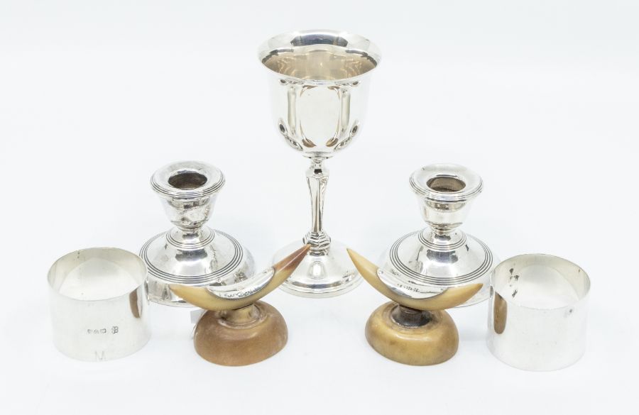 A group of silver to include: A matched pair of later Victorian horn and silver mounted knife rests,