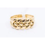 An 18ct gold knot ring, width approx 8mm, size T1/2, weight approx 6.4gms  Condition report: minor