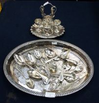 A collection of plate wares to include: Edwardian style oval galleried tray, 4 piece egg cups /