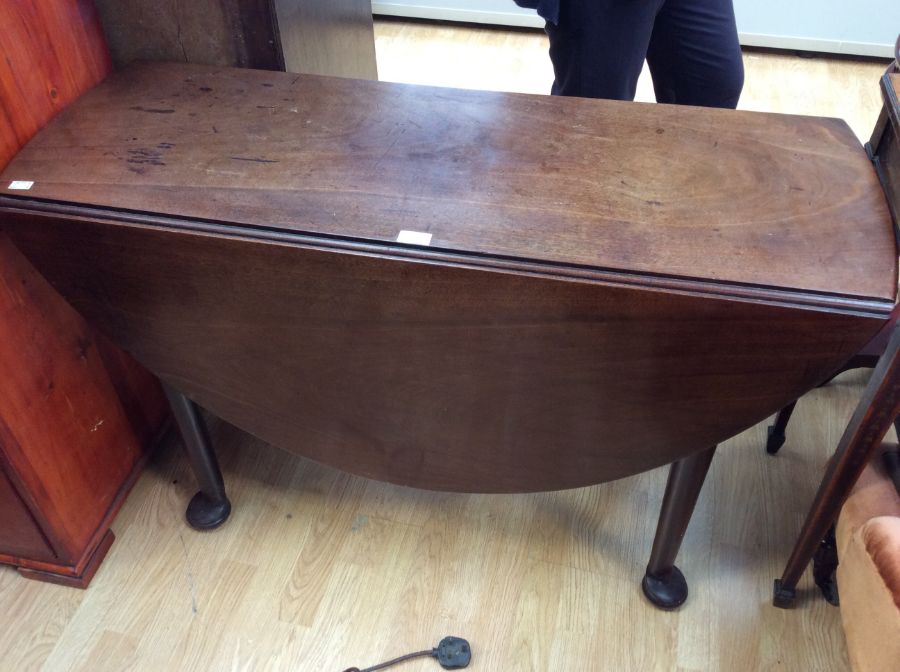 A 19th Century oak drop leaf dining table