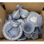 Collection of china including Coalport, Wedgwood and Royal Doulton (Q)