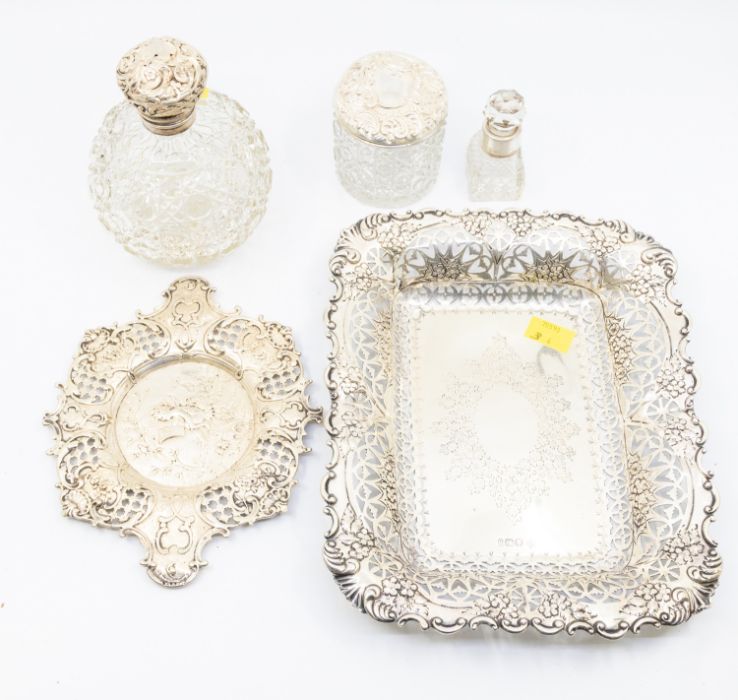 A collection of silver to include: A Victorian silver shaped rectangular basket, raised sides with - Image 2 of 2