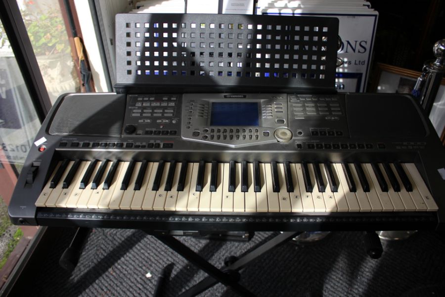 Yamaha PSR 1000 Keyboard - Image 2 of 3