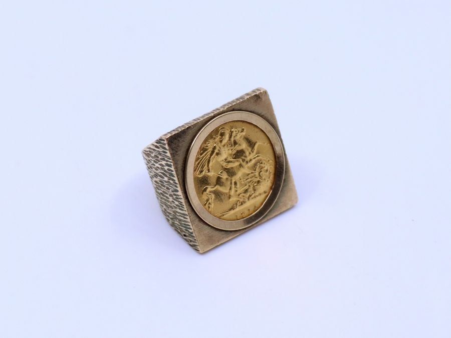 A gold 1914 half sovereign square shaped ring