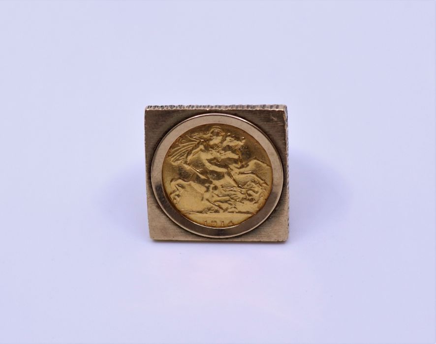 A gold 1914 half sovereign square shaped ring - Image 3 of 3