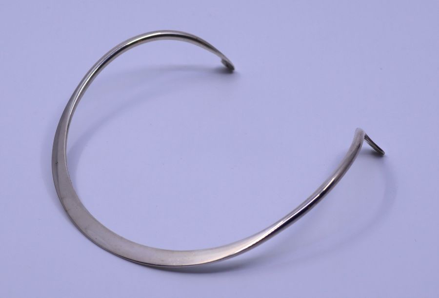 A Georg Jensen Danish sterling silver tongue necklace with flat turned out terminals, no A10A with - Image 2 of 3