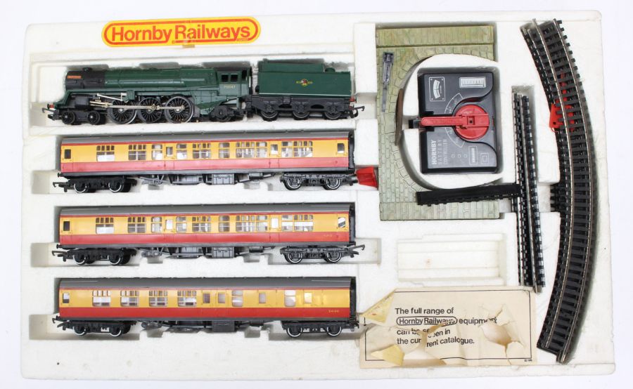 Hornby: A Hornby OO Gauge set containing: Iron Duke locomotive, three coaches and accessories,