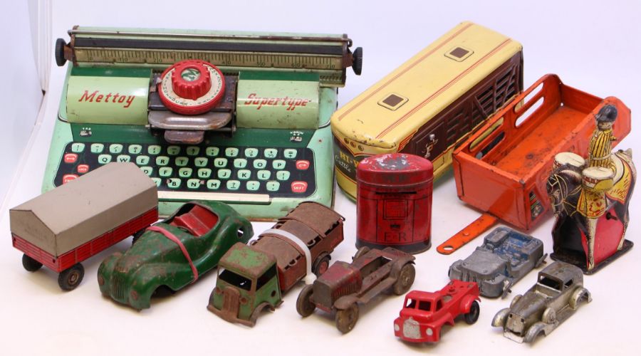 Tinplate: A collection of assorted tinplate to include: Mettoy Supertype, Alps Trailer, Jibby car,