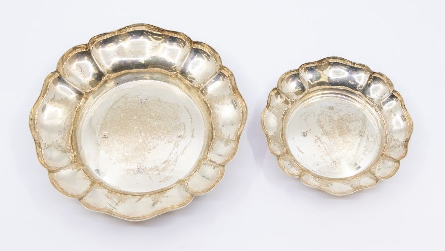 A matched pair of Modern shaped circular graduating dishes, hallmarked by Barker Ellis Co.,