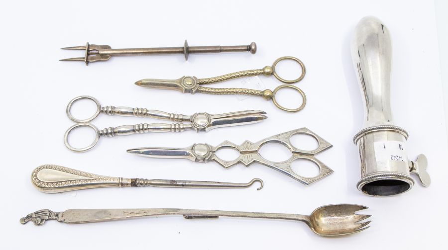A collection of silver plate to include: a 19th Century style carver's companion, three various