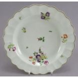 A late eighteenth century porcelain Worcester hand-painted floral plate,  c. 1770. Unmarked. 22 cm