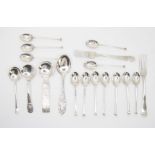 Set of twelve George V silver coffee spoons with seal terminals, Sheffield 1919, 4.09oz, together