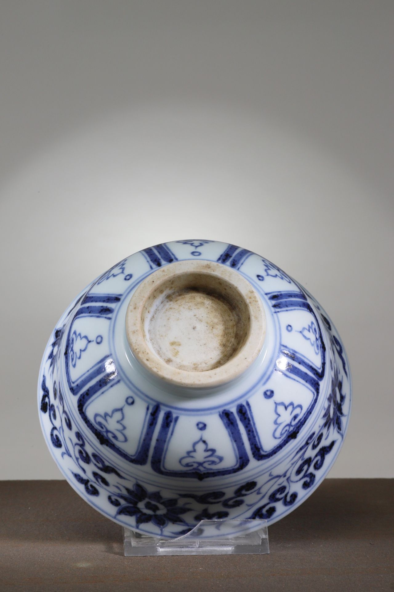 BLUE AND WHITE LOTUS AND MANDARIN BOWL - Image 4 of 4