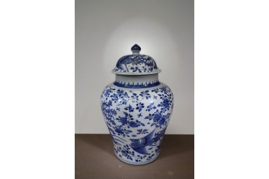 LIDDED BLUE AND WHITE JAR - Bild 2 aus 6