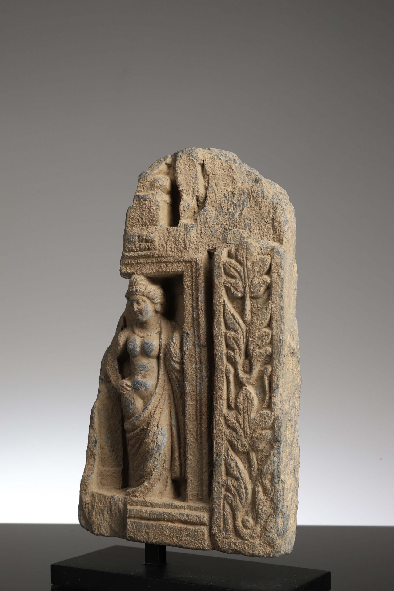 FEMALE SCULPTURE WITH FLORAL MOTIFS - Image 5 of 5