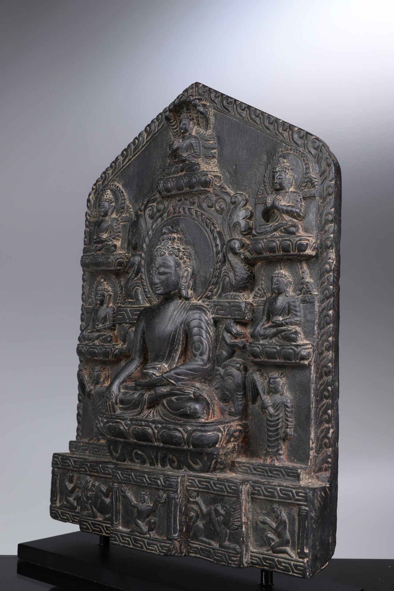 STONE PANEEL DEPICTING BUDDHA WITH CONSORTS - Image 4 of 6