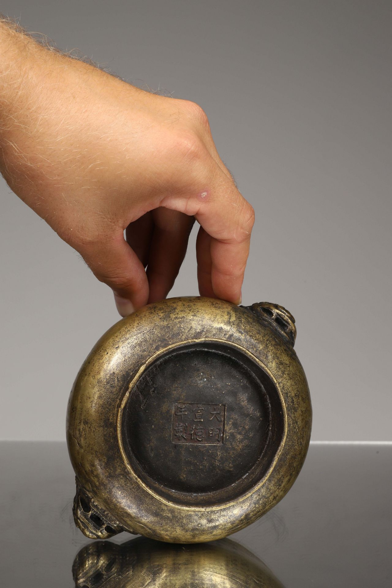 INCENSE BURNER WITH TWO LIONS - Image 4 of 4