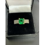 FINE 2.40ct EMERALD & 0.62ct DIAMOND RING SET IN 14k GOLD