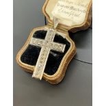 VINTAGE 18k GOLD CROSS SET WITH 1.00ct H/SI DIAMONDS - 10 GRAMS