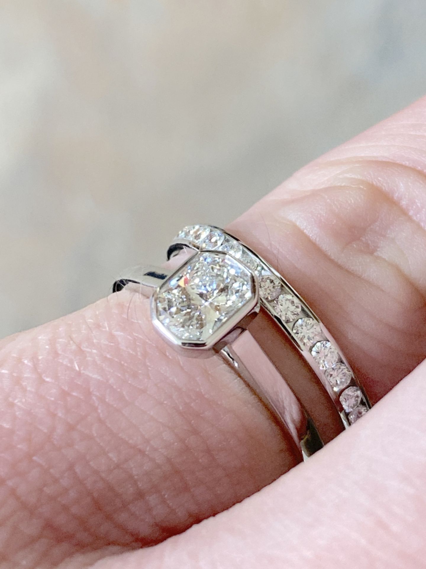 Beautiful Platinum Diamond Ring Set - Solitaire (VVS1) & Band Over 1ct Total (£7,937 Valuation) - Image 15 of 32