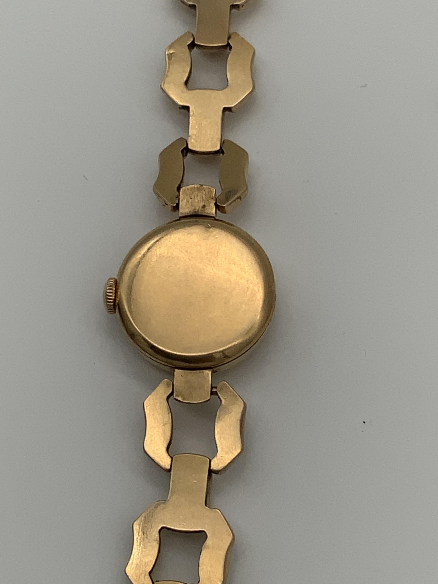 LADIES 18ct GOLD OMEGA WATCH - 26 GRAMS - Image 3 of 5