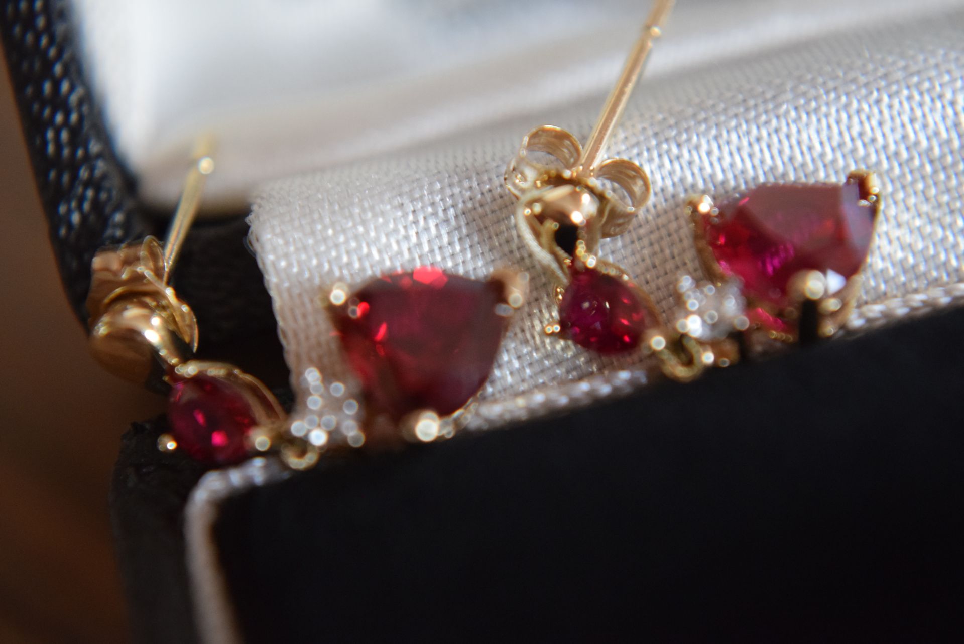 9ct Yellow Gold Ruby & Diamond Drop Earrings (Heart Shaped & Pear Shaped Rubies) - Image 9 of 11