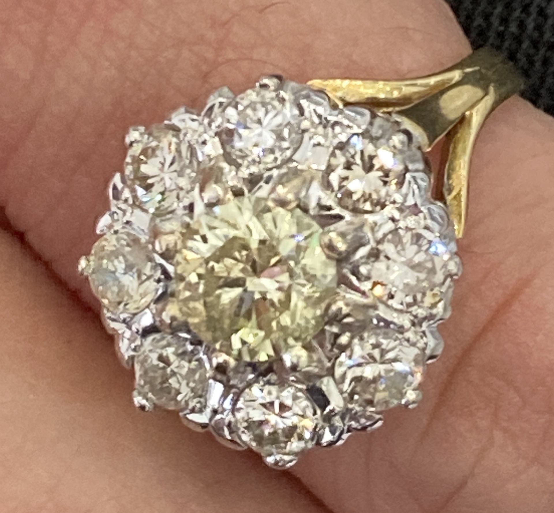 18k Gold & Diamond Ring Approx 1.3ct Total - Appears Fancy Yellow Centre Stone (Size: N)