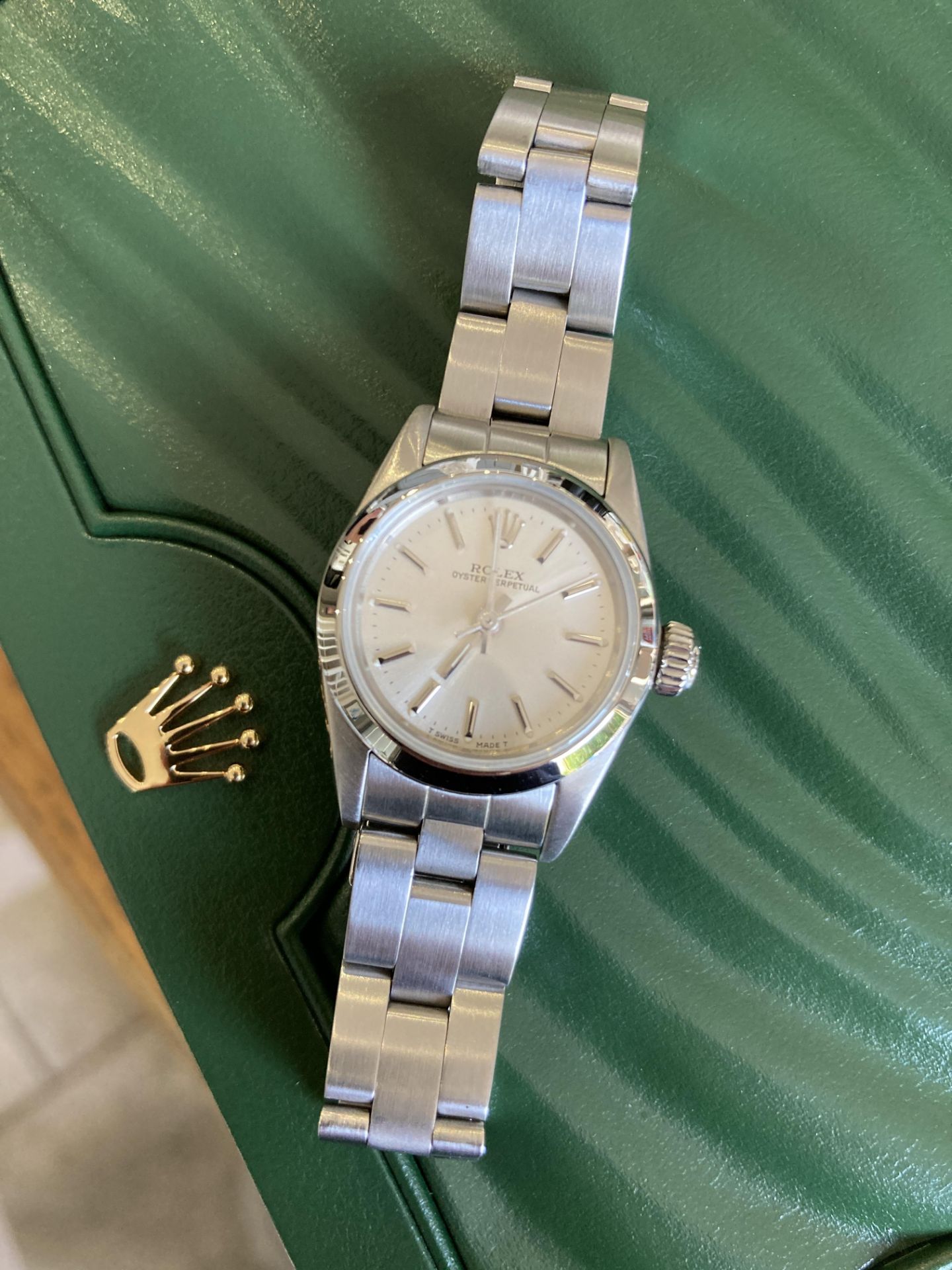 ROLEX OYSTER PERPETUAL 24MM, STAINLESS STEEL, SILVER DIAL - BOX NOT INCLUDED - Image 2 of 12