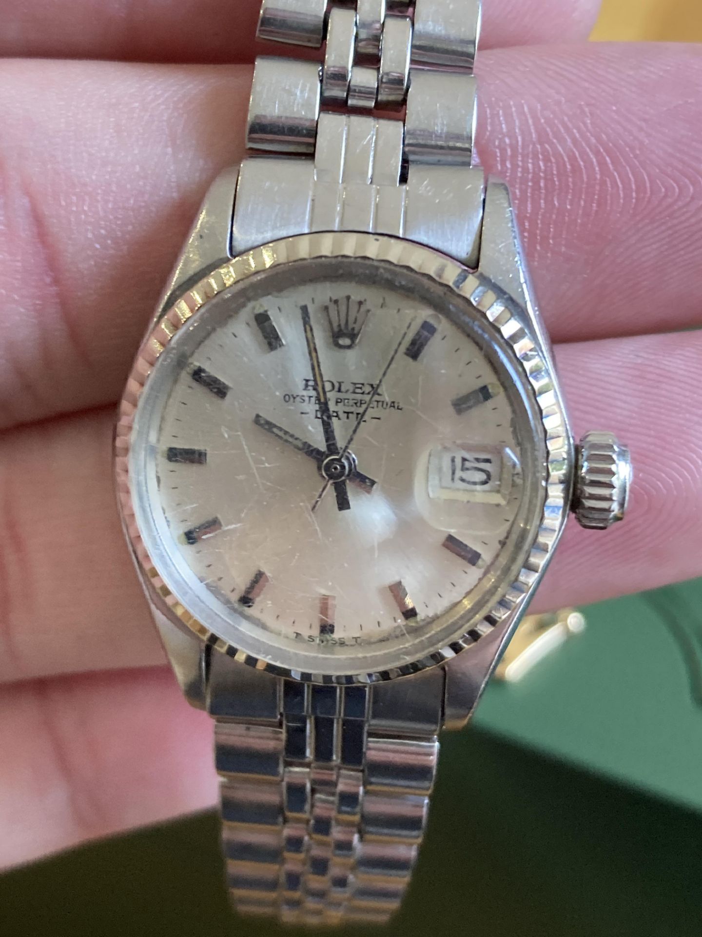 ROLEX OYSTER PERPETUAL DATE 24MM, STAINLESS STEEL, SILVER DIAL - BOX NOT INCLUDED - Image 4 of 5