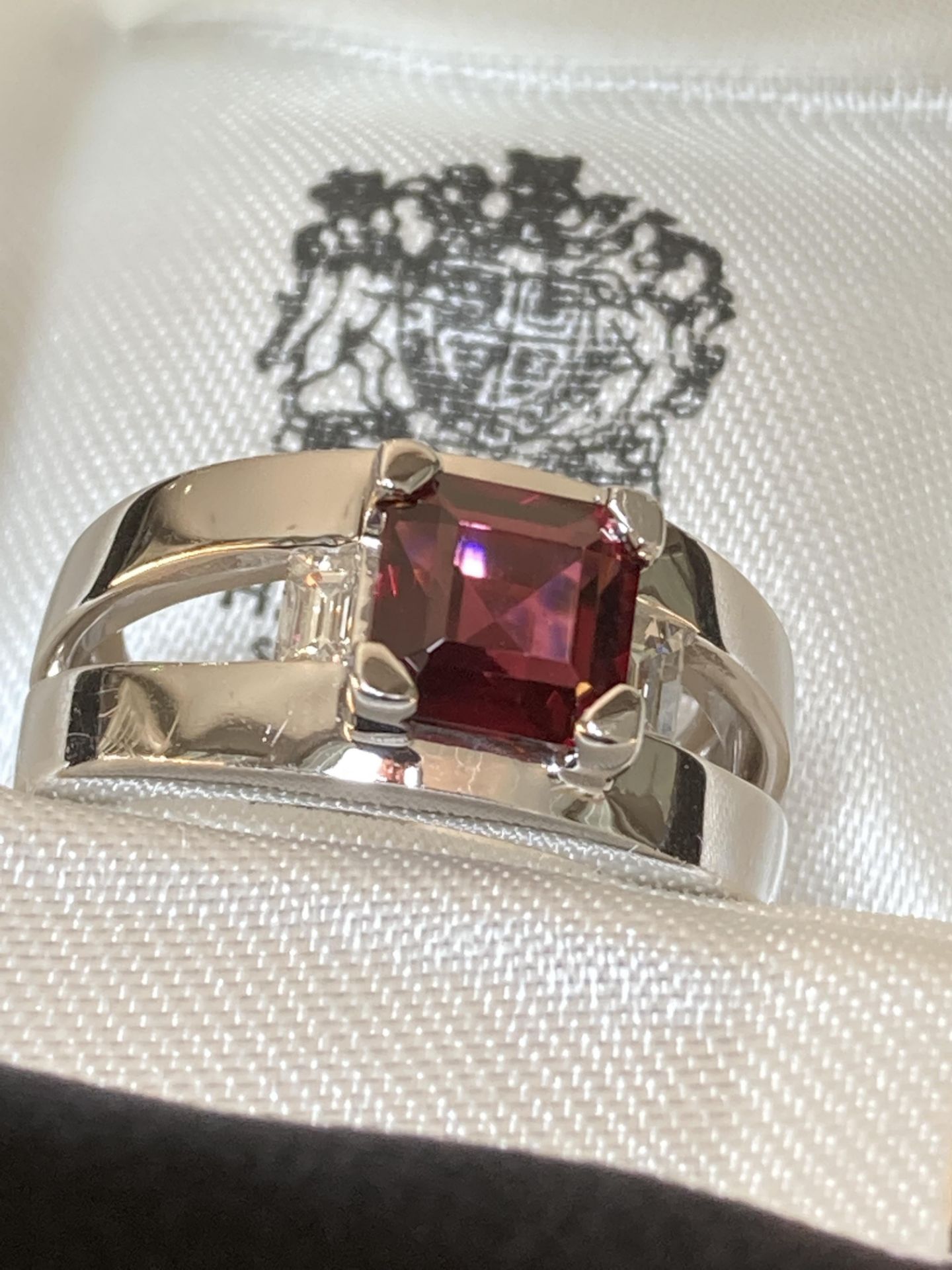 1.47CT SQUARE CUT ALMANDINE GARNET & DIAMOND RING, 18CT WHITE GOLD - Image 4 of 7