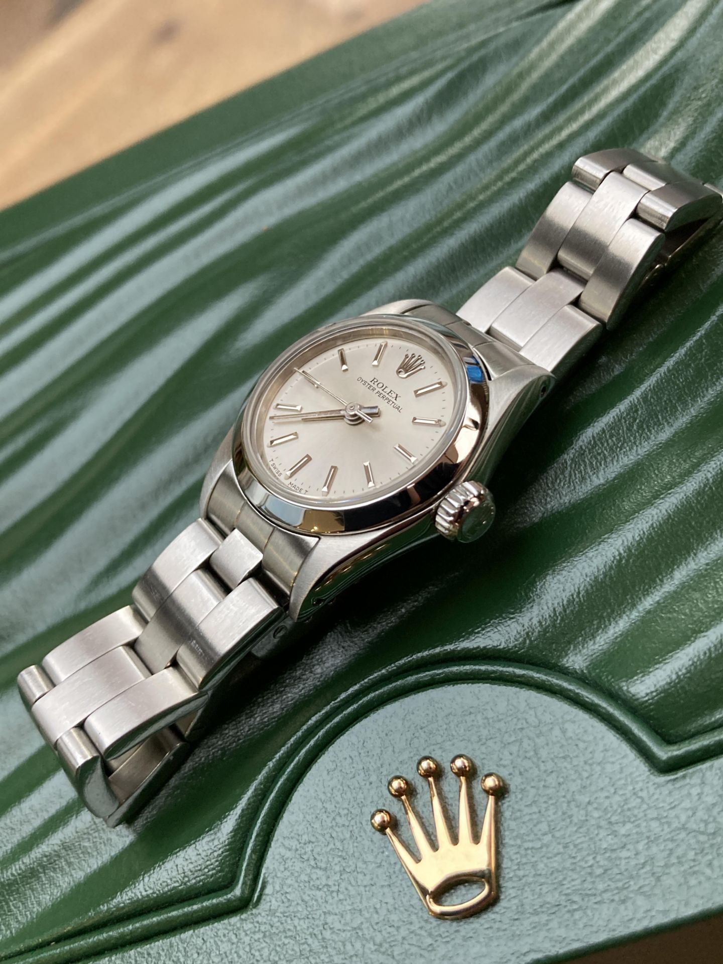 ROLEX OYSTER PERPETUAL 24MM, STAINLESS STEEL, SILVER DIAL - BOX NOT INCLUDED - Image 12 of 12