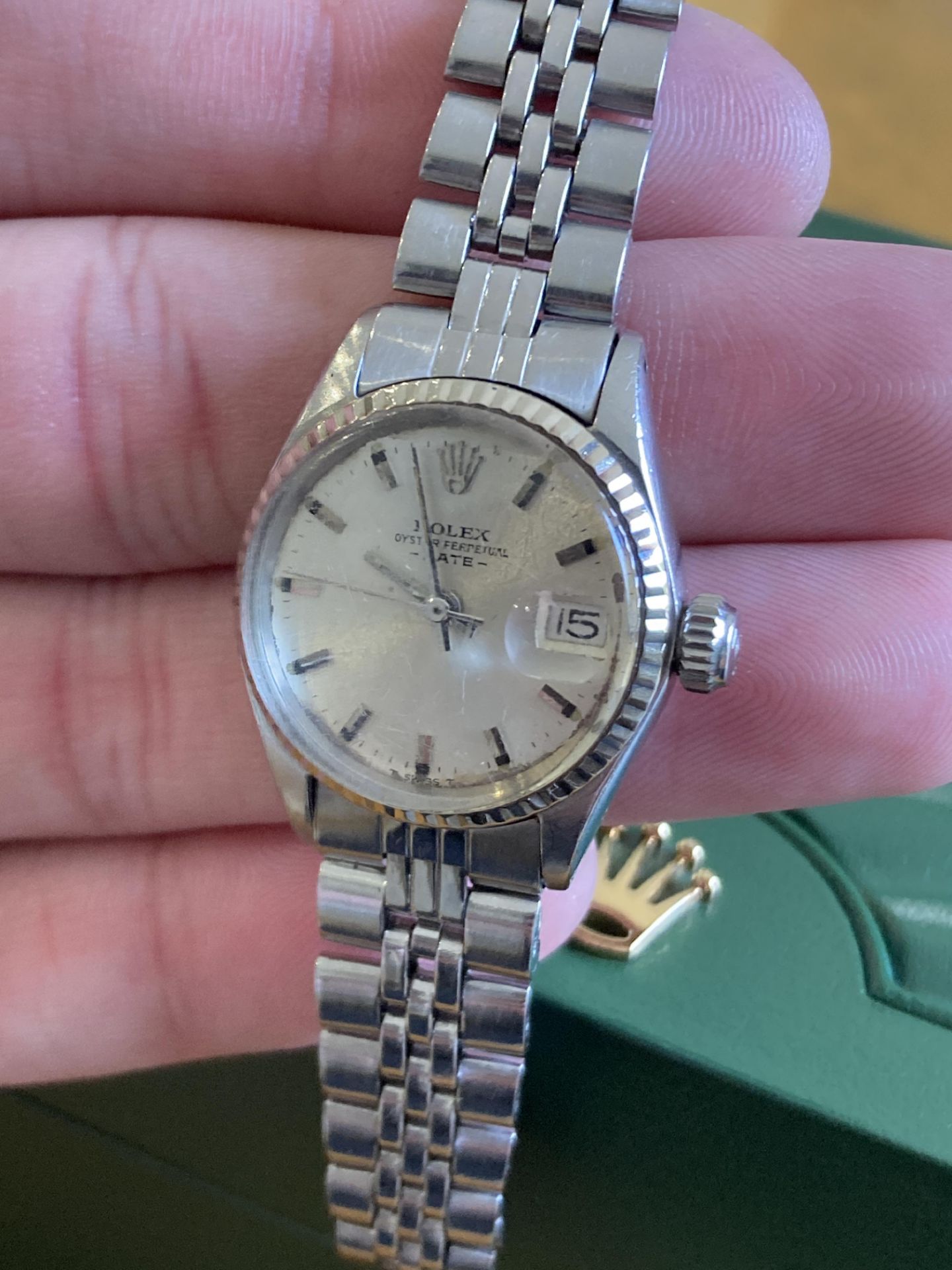 ROLEX OYSTER PERPETUAL DATE 24MM, STAINLESS STEEL, SILVER DIAL - BOX NOT INCLUDED - Image 3 of 5