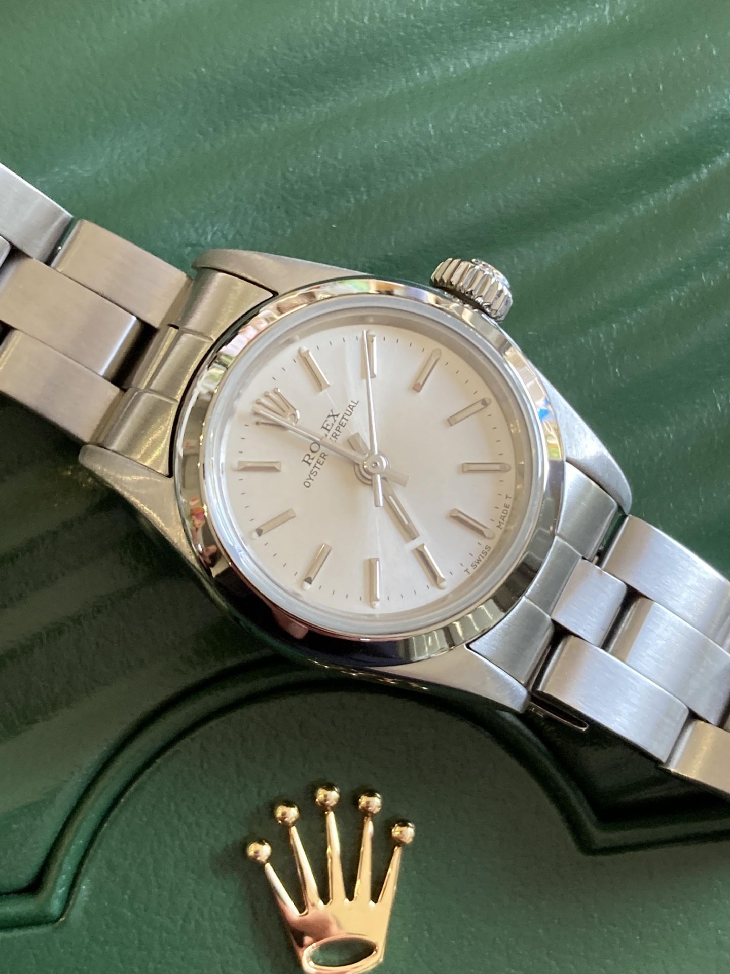 ROLEX OYSTER PERPETUAL 24MM, STAINLESS STEEL, SILVER DIAL - BOX NOT INCLUDED