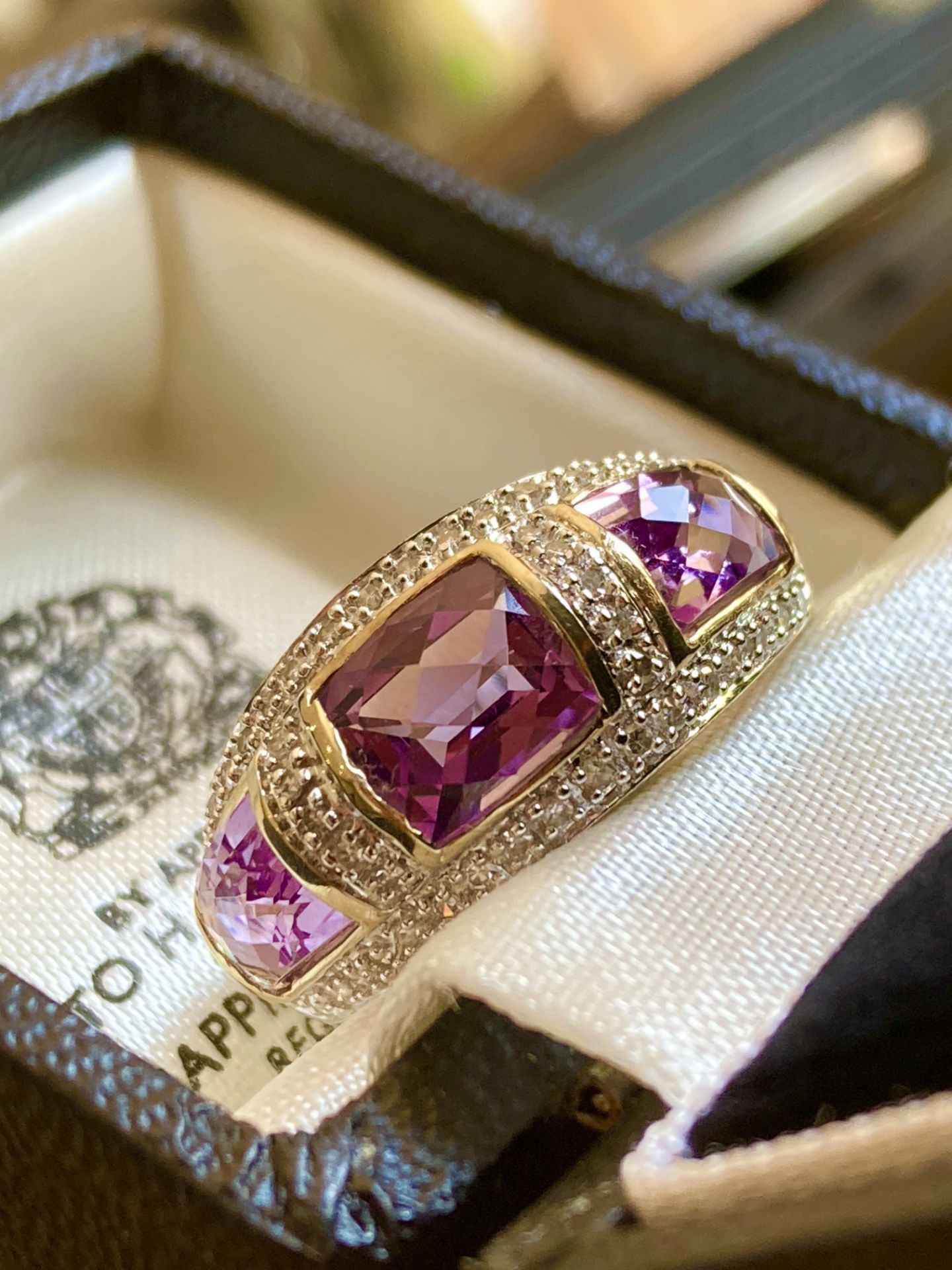 9CT YELLOW GOLD AMETHYST & DIAMOND RING - SIZE: S / WEIGHT: 3.5G - BOX NOT INCLUDED