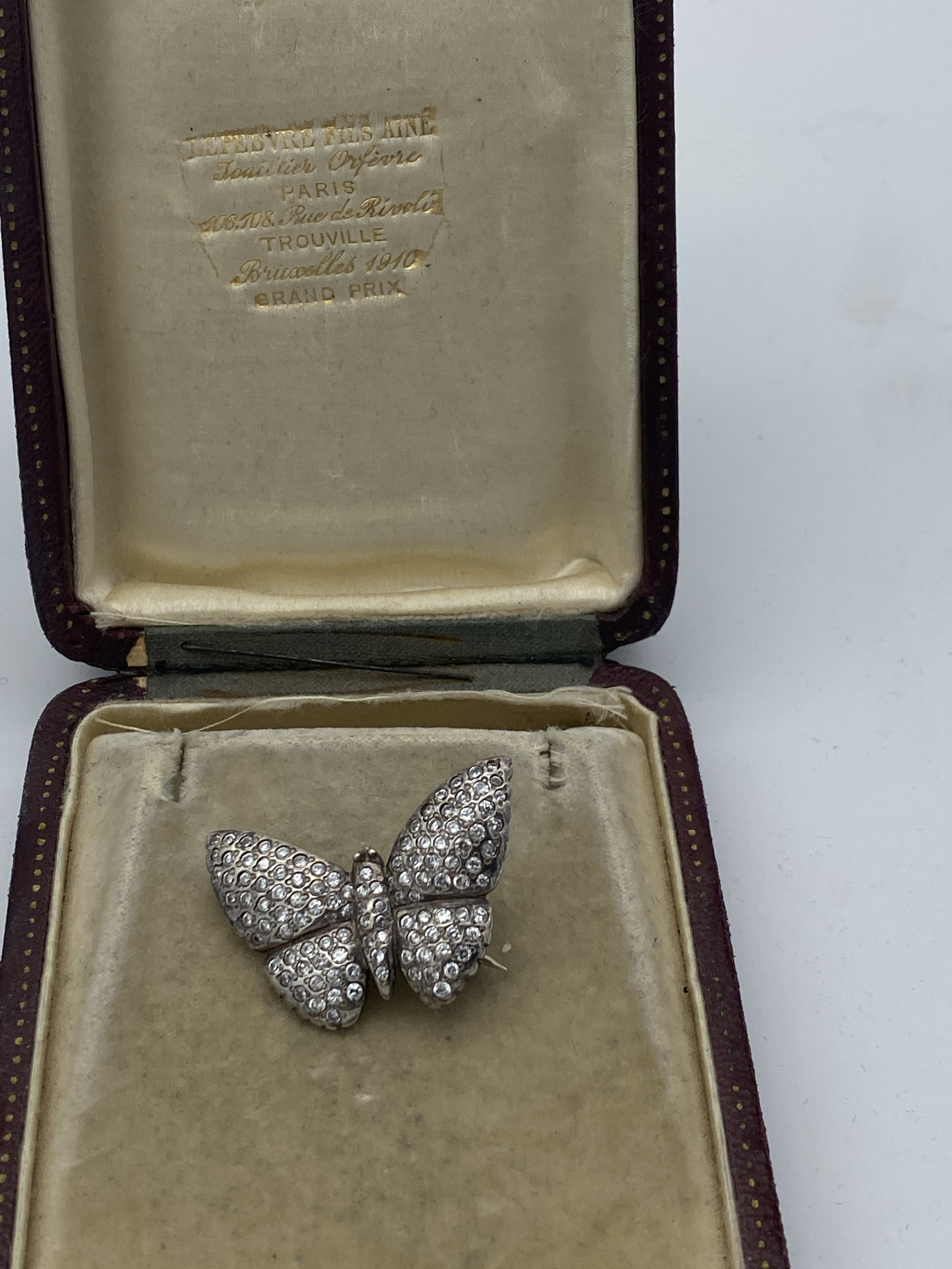 VINTAGE HALLMARKED SILVER STONE SET BUTTERFLY