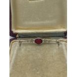 Vintage Jewellery 10ct White Gold Garnet Bar Brooch