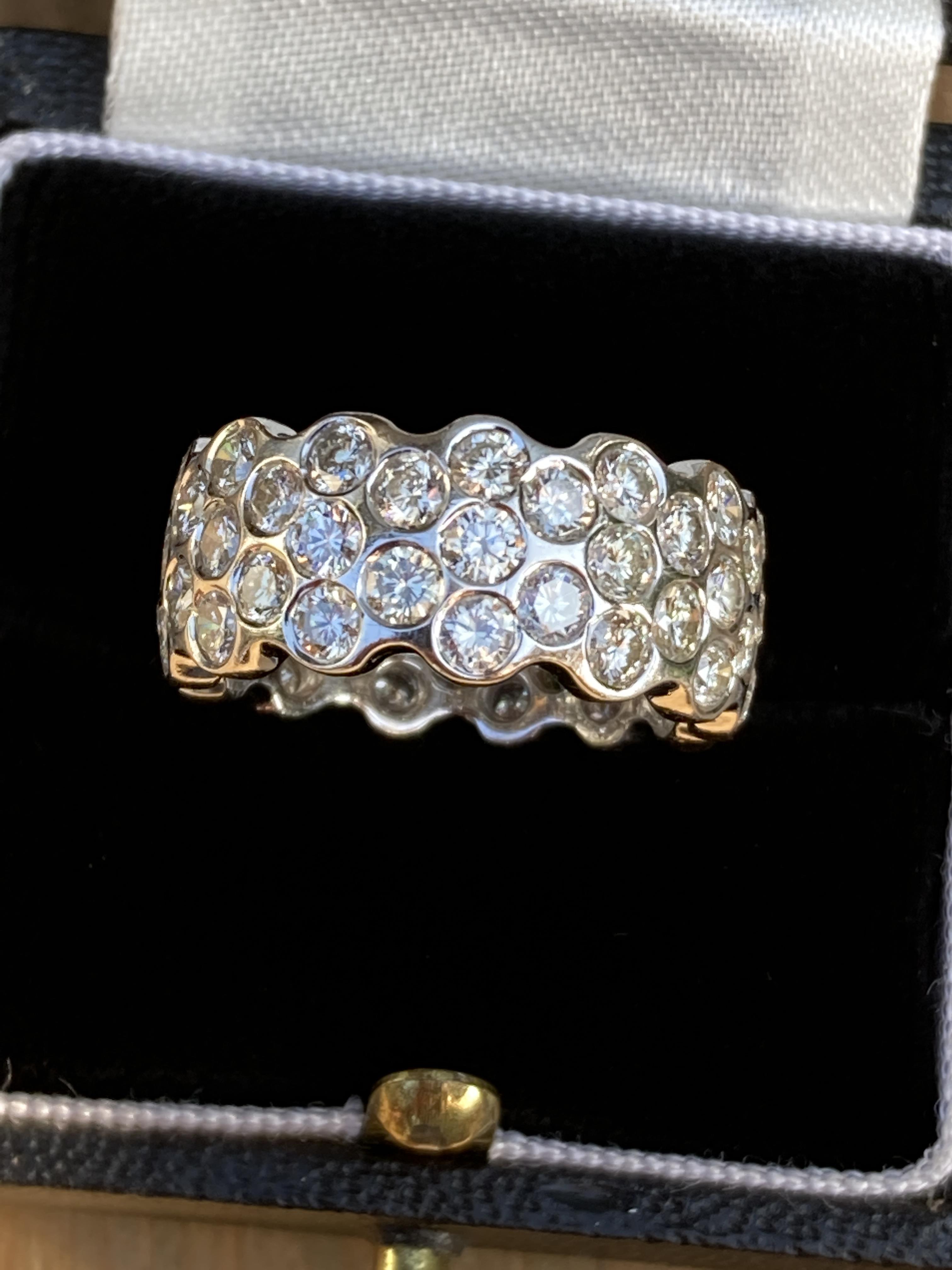 4.5CT DIAMOND RING, WHITE GOLD (TESTED), ROUND BRILLIANT CUT DIAMONDS - Image 6 of 6
